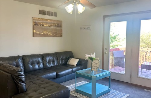 Coralville Maison | Quiet and convenient house close to UIHC
