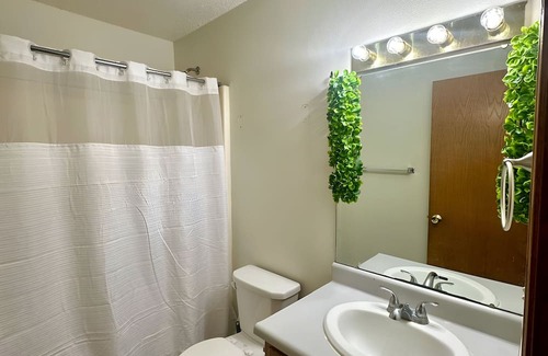 Coralville Maison | Quiet and convenient house close to UIHC