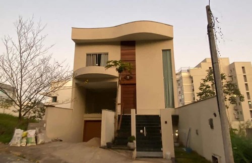 Volta Redonda Maison | Beautiful Suite in full house Belvedere VR - Bed and breakfast