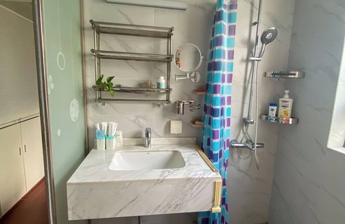 Hongqiao Maison | Modern Luxury Apartment near Metro Line 9 Caoyangjing, Smart Features!