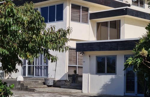 Tauranga Maison | Spacious Avenues Upstairs Apartment. Close to QEII and downtown Tauranga