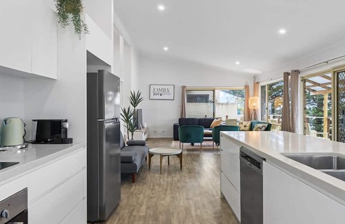 Blue Bay Maison | Absolute Waterfront Family Escape Blue Bay