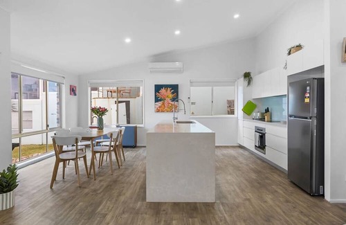Blue Bay Maison | Absolute Waterfront Family Escape Blue Bay