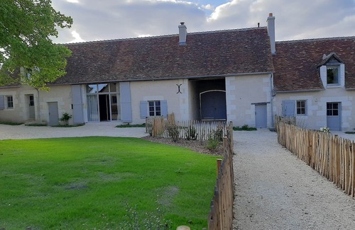 Chambourg-sur-Indre Maison | STAG AND SWAN SET FOR 12