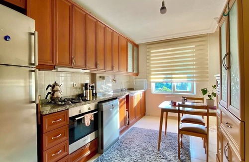 Konyaalti Appartement | Elegant, Spacious Pvt Room, Near Konyaaltı Beach with Sunset Views
