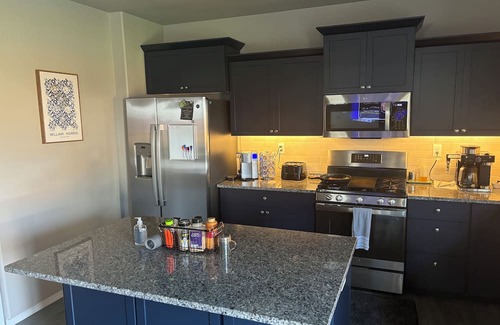 Thurston Maison | 4-bedroom house in quietSpringfield with AC, WiFi, and more. 15 mins to Autzen