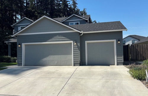 Thurston Maison | 4-bedroom house in quietSpringfield with AC, WiFi, and more. 15 mins to Autzen