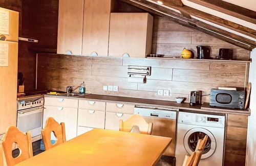 Steinberg am Rofan Appartement | Cosy apartment for 20 guests with WIFI, patio, pets allowed and parking