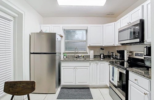 Lake Mann Estates Maison | 2BR Retreat: Close to Attractions & Free Parking!