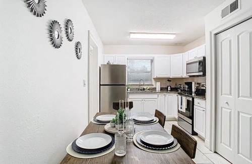 Lake Mann Estates Maison | 2BR Retreat: Close to Attractions & Free Parking!