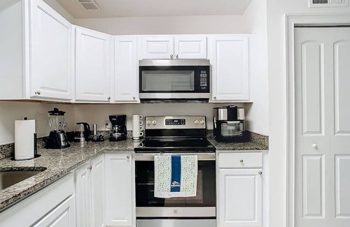 Lake Mann Estates Maison | 2BR Retreat: Close to Attractions & Free Parking!