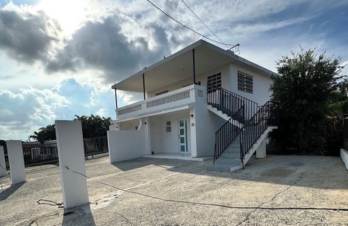 Celada Appartement | Tropical 2BR Apt +Priv Bath and Parking in Gurabo