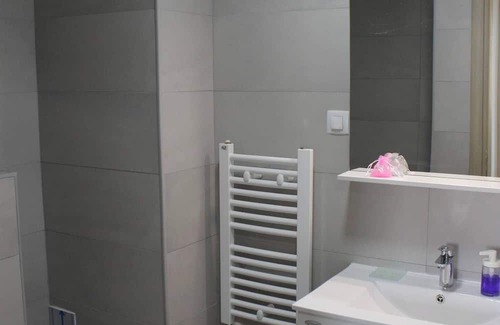 Skopje Region Appartement | Spacious 3-bedroom apartment with 2xAC, WiFi in superb Skopje