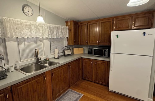 Schuyler Falls Maison | Charming 2-bedroom house with AC, WiFi in enchanting Schuyler Falls