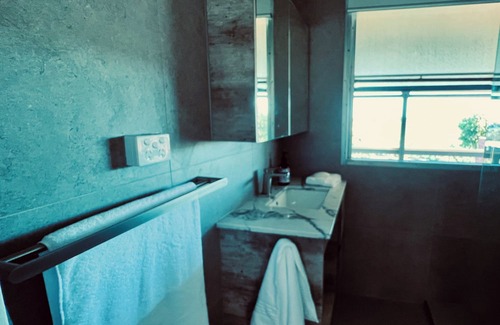 Jacana Maison | Home with a view 15 minutes from the airport!