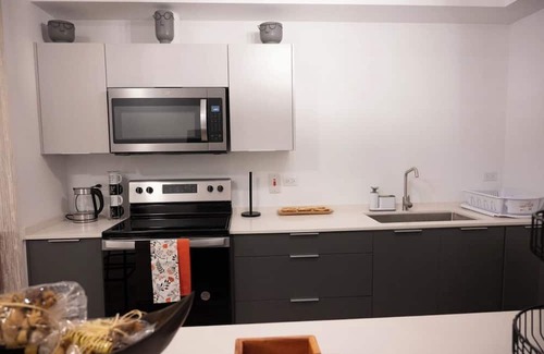 San Juan-Laventille Appartement | 10 minutes from Maracas Bay /Gated 3BD Apartment with Pool and Gym…