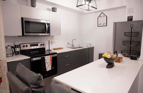 San Juan-Laventille Appartement | 10 minutes from Maracas Bay /Gated 3BD Apartment with Pool and Gym…