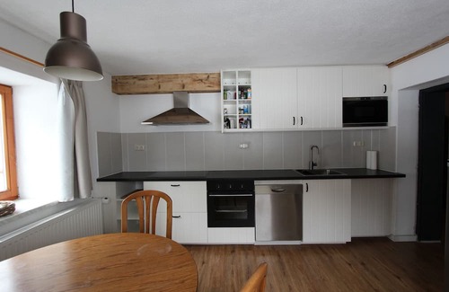 Bichlbach Appartement | This spacious vacation home is perfect for large families, groups of friends