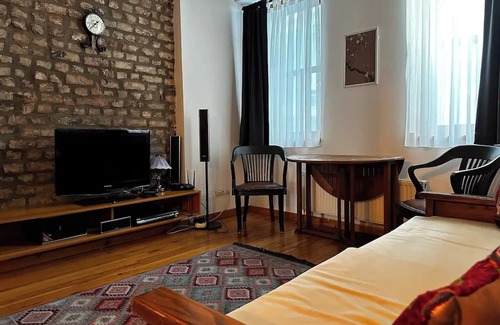 Sisli Hôtel | 2Br/2Ba, Ground Flr of Historical Building, Galata