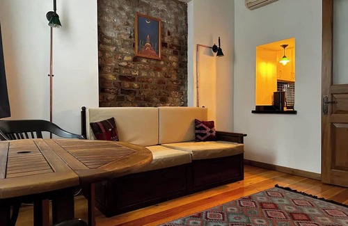 Sisli Hôtel | 2Br/2Ba, Ground Flr of Historical Building, Galata
