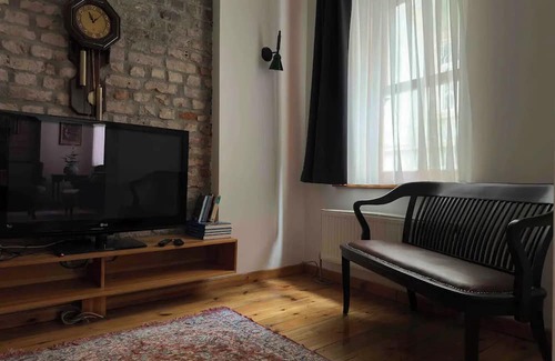 Sisli Hôtel | 2Br, 2Ba, 1st Floor of Historical Building ,Galata