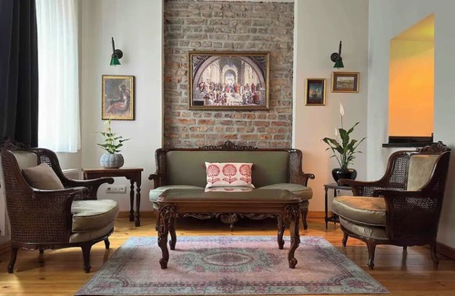 Sisli Hôtel | 2Br, 2Ba, 1st Floor of Historical Building ,Galata