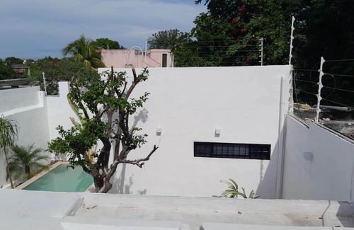 Merida Municipality Maison | Contemporary Home & Tiny Home w/pool. 15-minute walk to Merida, Centro