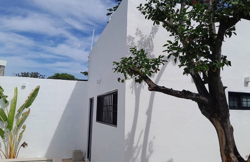 Merida Municipality Maison | Contemporary Home & Tiny Home w/pool. 15-minute walk to Merida, Centro