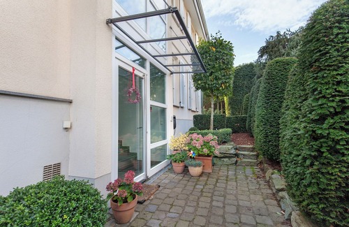 Bad Soden am Taunus Appartement | Apartment 'Taunus-Zimmer Skyline-Blick' with Wi-Fi