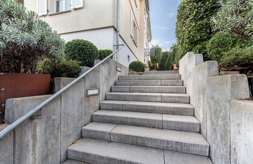 Bad Soden am Taunus Appartement | Apartment 'Taunus-Zimmer Skyline-Blick' with Wi-Fi