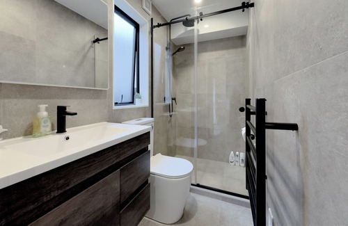 Mount Wellington Lit Et Petit-Déjeuner | One-Bedroom En Suite in Sylvia Park