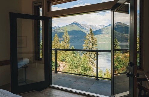 Kaslo Station Balnéaire | The Sentinel – Your Destination for Soul Relaxation, Steps From Kootenay Lake!