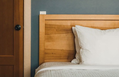 Kaslo Station Balnéaire | The Sentinel – Your Destination for Soul Relaxation, Steps From Kootenay Lake!