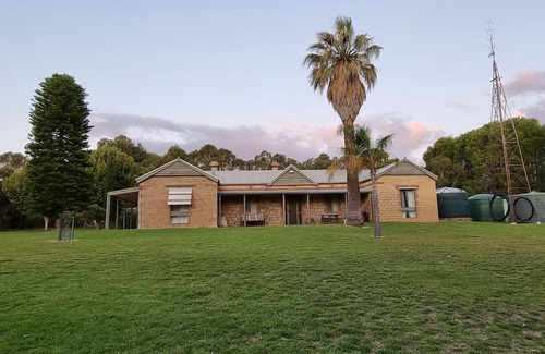 Murbko Maison | Rivergums Homestead - River Frontage! nWith ski beach and board walk.