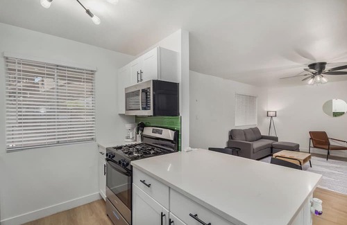 Tempe Appartement | Recently renovated apartment is just a 5-minute walk to Arizona State University's main campus