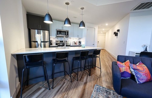 Brewerytown Appartement | Imagine a stylish escape in Glenwood, the epitome of urban luxury