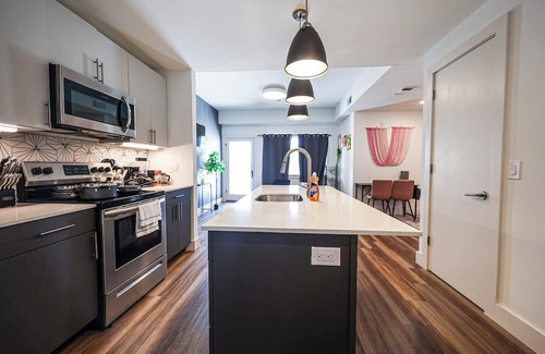 Brewerytown Appartement | Imagine a stylish escape in Glenwood, the epitome of urban luxury