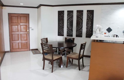 Makkasan Copropriété | Chic 2-bedroom condo with WiFi, AC in brilliant Krung Thep Maha Nakhon