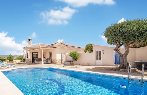 Arboleas Maison | Spend an unforgettable holiday in this beautiful holiday home with pool and great panoramic views.