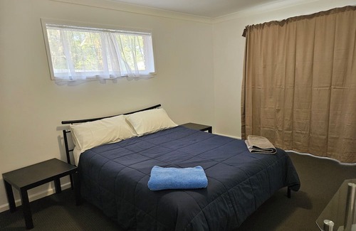 Eagleby Maison | Logan Hospital & Dreamworld not too far away. Quiet area. Carers must Disclose