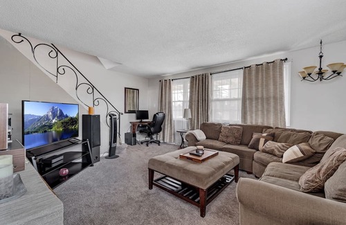 Swarthmorewood Maison | Cozy 2B/1B by Swarthmore w Driveway!