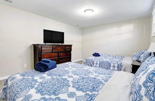 Egg Harbor Township Maison | Suburban Retreat for 16!