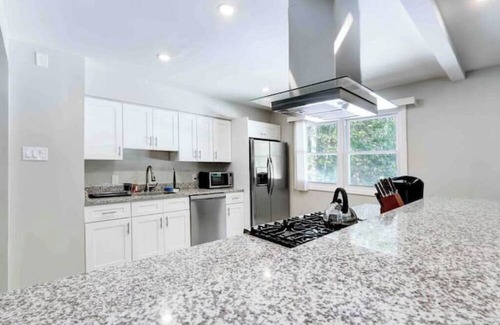 Egg Harbor Township Maison | Suburban Retreat for 16!
