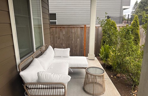 Wilkes East Maison | Spacious 5-bedroom house in perfect Portland with AC, WiFi, washer and dryer.