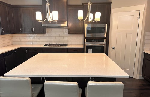 Wilkes East Maison | Spacious 5-bedroom house in perfect Portland with AC, WiFi, washer and dryer.