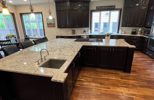 Maltby Maison | Huge Luxury 4-bedroom+ house in Echo lake/Maltby area with WiFi, AC