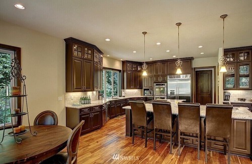 Maltby Maison | Huge Luxury 4-bedroom+ house in Echo lake/Maltby area with WiFi, AC