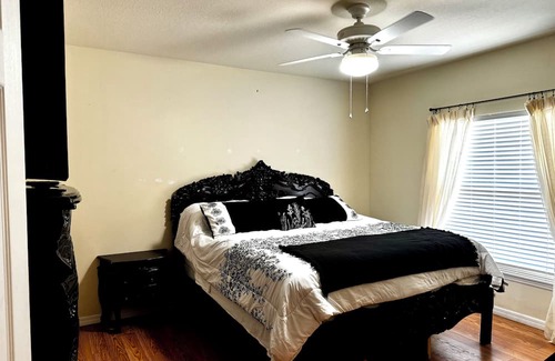 Fellowship Autre | Charming 2-bedroom pet-friendly apartment on Equestrian woodland farm.
