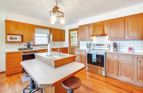 Hanoverton Maison | Guilford Lake Retreat w/ Dock & Kayaks!