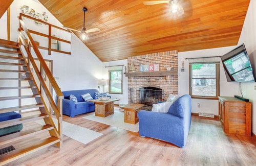 Hanoverton Maison | Guilford Lake Retreat w/ Dock & Kayaks!